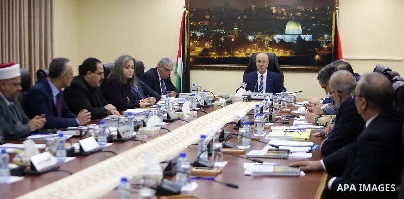 Palestinian Prime Minister, Rami Hamdallah, chairs a meeting of the Council of Ministers, in the West Bank city of Ramallah, on September 26, 217. Photo by Prime Minister Office