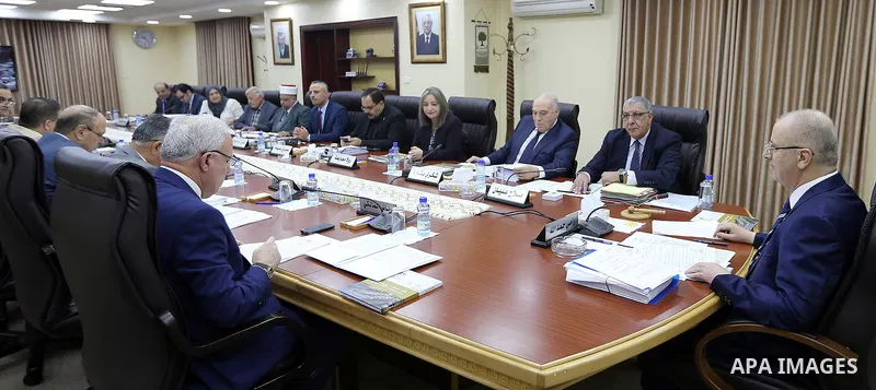 Palestinian Prime Minister, Rami Hamdallah, chairs a meeting of the Council of Ministers, in the West Bank city of Ramallah, on September 26, 217. Photo by Prime Minister Office