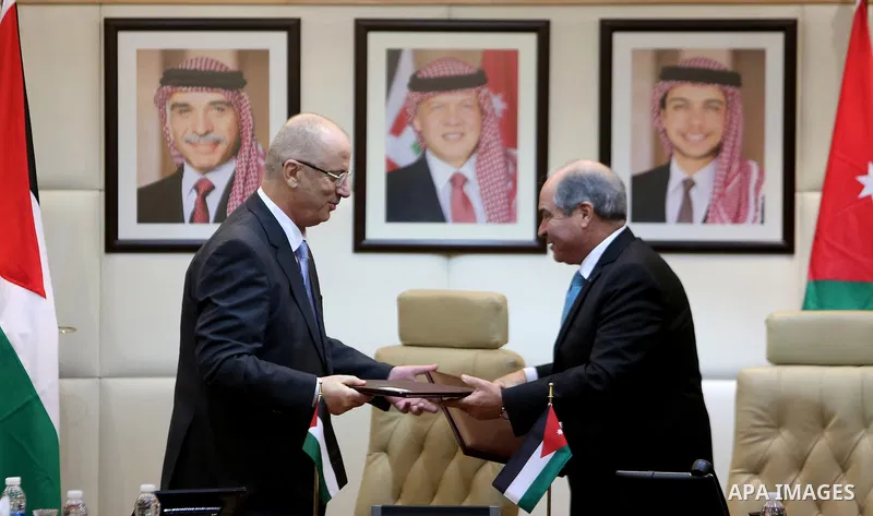 Palestinian Prime Minister Rami Hamdallah meets with Jordanian Prime Minister Hani al-Mulqi during the fifth session of the Joint Jordanian-Palestinian high committee, in the Jordanian capital Amman, on September 27, 201...