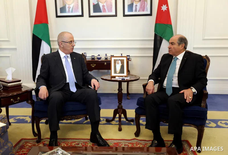 Palestinian Prime Minister Rami Hamdallah meets with Jordanian Prime Minister Hani al-Mulqi during the fifth session of the Joint Jordanian-Palestinian high committee, in the Jordanian capital Amman, on September 27, 201...