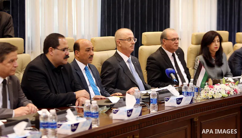 Palestinian Prime Minister Rami Hamdallah meets with Jordanian Prime Minister Hani al-Mulqi during the fifth session of the Joint Jordanian-Palestinian high committee, in the Jordanian capital Amman, on September 27, 201...