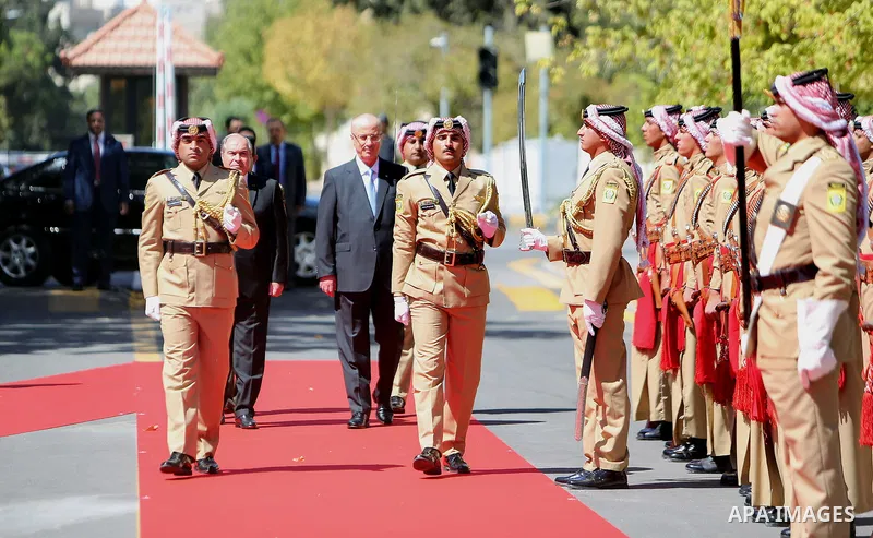 Palestinian Prime Minister Rami Hamdallah and Jordanian Prime Minister Hani al-Mulqi review the honor guard before the meeting of the fifth session of the Joint Jordanian-Palestinian high committee, in the Jordanian capi...