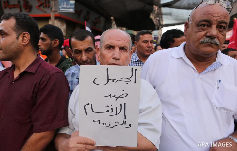 Palestinians take part in a support of the Palestinian reconciliation, in Jabalia refugee camp in the northern Gaza strip on September 27, 2017. Photo by Yasser Qudih