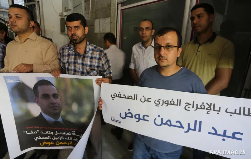 Palestinian Journalists take part in a protest against the arrest of journalists in the West Bank, in Gaza city, on September 28, 2017. Photo by Mohammed Asad