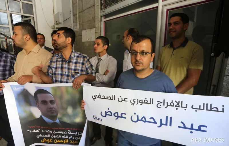 Palestinian Journalists take part in a protest against the arrest of journalists in the West Bank, in Gaza city, on September 28, 2017. Photo by Mohammed Asad
