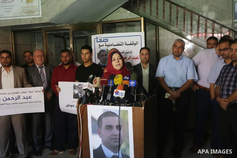 Palestinian Journalists take part in a protest against the arrest of journalists in the West Bank, in Gaza city, on September 28, 2017. Photo by Mohammed Asad
