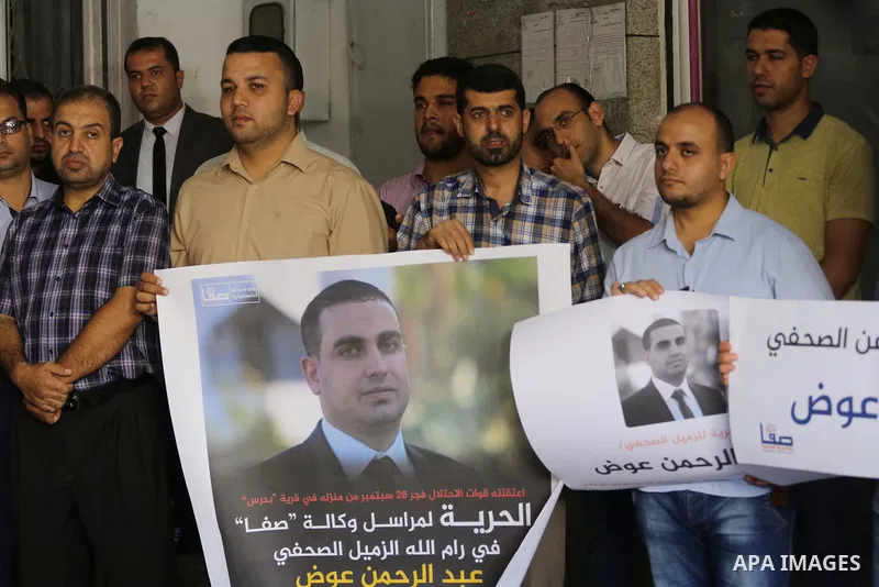 Palestinian Journalists take part in a protest against the arrest of journalists in the West Bank, in Gaza city, on September 28, 2017. Photo by Mohammed Asad