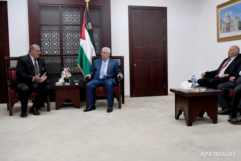 Palestinian President Mahmoud Abbas meets with a delegation from the international and arab Taekwondo union, in the West Bank city of Ramallah on September 29, 2017. Photo by Osama Falah