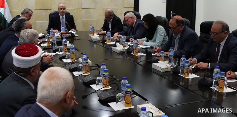 Palestinian Prime Minister, Rami hamdallah, chairs a Ministerial meeting in the West Bank city of Ramallah on October 1, 2017. Photo by Prime Minister Office