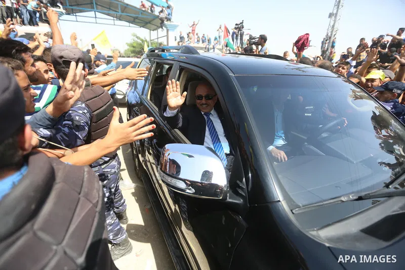 Palestinian Minister of public works and housing, Mofeed al-Hasayna arrives with Palestinian Prime Minister Rami Hamdallah and his government ministers to the Erez border crossing in the northern Gaza Strip on October 2,...