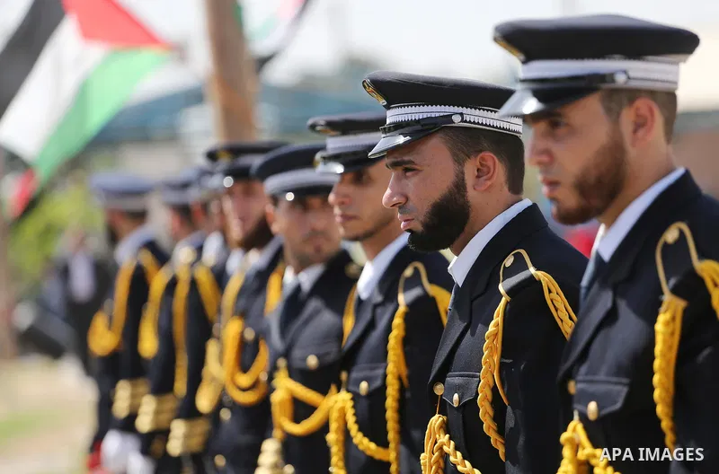 Palestinian honor guards wait for the arrival of Palestinian Prime Minister Rami Hamdallah and his government at Erez crossing in the northern Gaza Strip, on October 2, 2017. Hamdallah is on on his first visit to the Gaz...