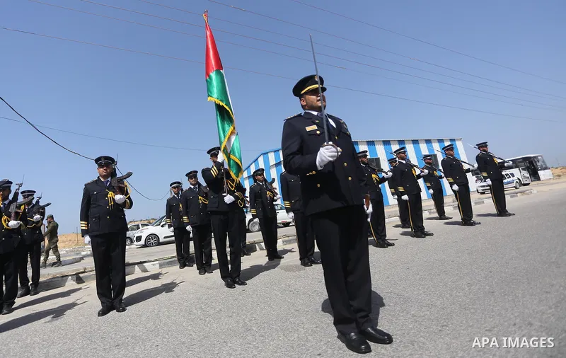 Palestinian honor guards wait for the arrival of Palestinian Prime Minister Rami Hamdallah and his government at Erez crossing in the northern Gaza Strip, on October 2, 2017. Hamdallah is on on his first visit to the Gaz...