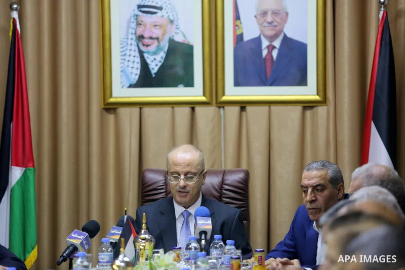 Palestinian Prime Minister Rami Hamdallah chairs a reconciliation government cabinet meeting in Gaza City on October 3, 2017. The Palestinian reconciliation government met in Gaza for the first time since 2014 as moves i...