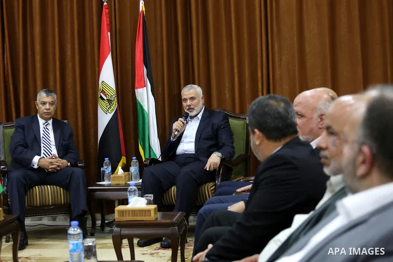 Palestinian Hamas Chief Ismail Haniyeh meets with Egyptian Intelligence Minister Khalid Fawzi at his office in Gaza City on October 3, 2017. Photo by Mohammed Asad