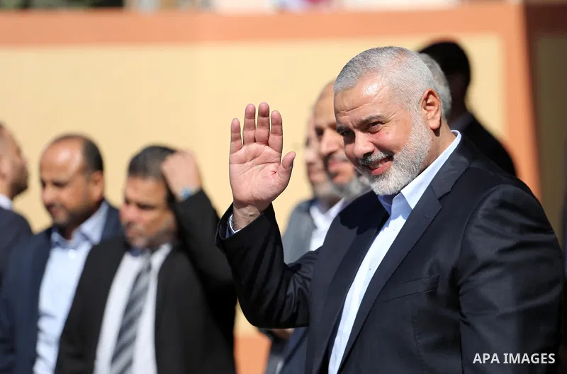 Palestinian Hamas Chief Ismail Haniyeh waves as he and senior Hamas leaders wait for the arrival of Egyptian intelligence Minister Khaled Fawzi in Gaza City October 3, 2017. Photo by Mohammed Asad