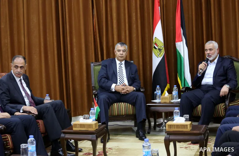 Palestinian Hamas Chief Ismail Haniyeh meets with Egyptian Intelligence Minister Khalid Fawzi at his office in Gaza City on October 3, 2017. Photo by Mohammed Asad