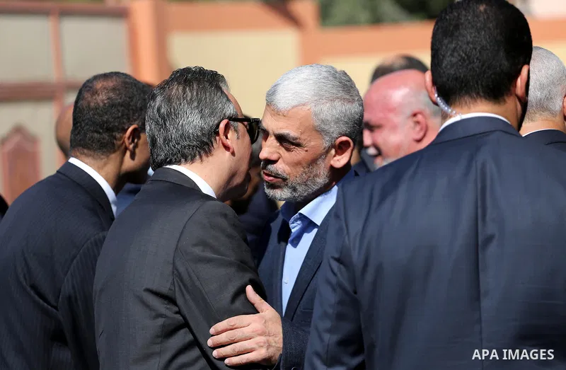 Hamas's leader in the Gaza Strip Yahya Sinwar welcomes to Egyptian intelligence delegation before a meeting with Egyptian intelligence Minister Khaled Fawzi in Gaza City October 3, 2017. Photo by Mohammed Asad