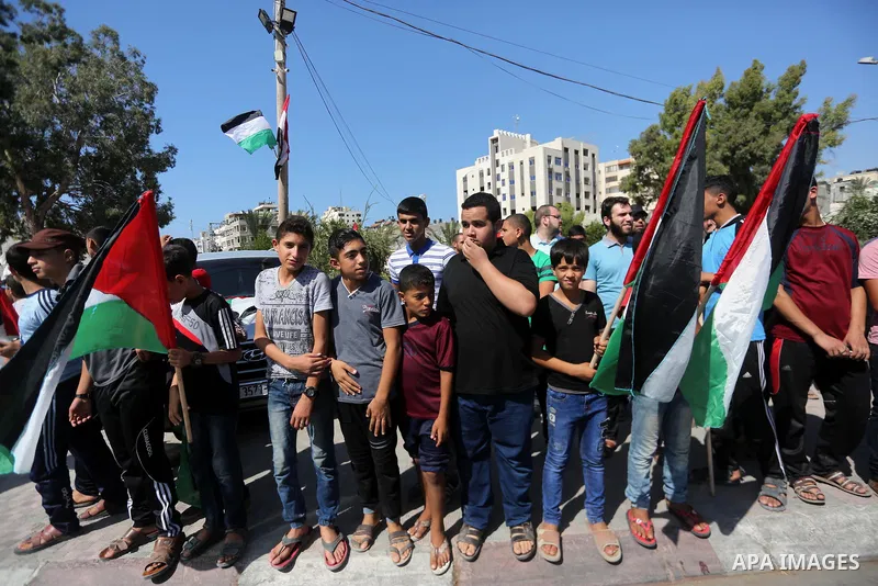 Palestinians gather as they wait the arrival of Egyptian Intelligence Minister Khalid Fawzi to meet with Palestinian Hamas Chief Ismail Haniyeh in Gaza City on October 3, 2017. Photo by Mohammed Asad