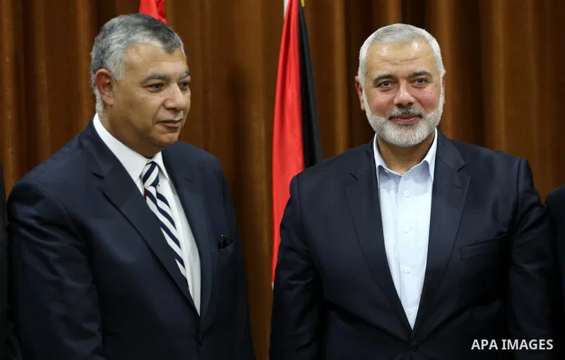 Palestinian Hamas Chief Ismail Haniyeh meets with Egyptian Intelligence Minister Khalid Fawzi at his office in Gaza City on October 3, 2017. Photo by Mohammed Asad