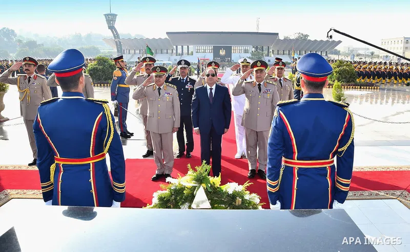 Egyptian President Abdul Fattah al-Sisi visits the former Egyptian President Sadat's grave and the memorial of the Unknown Soldier tomb on October 4, 2017 in Cairo, as part of the celebrations marking the 42th anniversar...