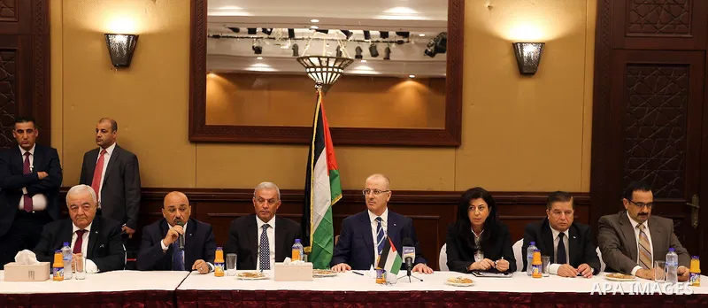 Palestinian Prime minister, Rami Hamadallah, meets with members of the Palestinian Businessmen Association, in Gaza city on October 4, 2017. Photo by Prime Minister Office