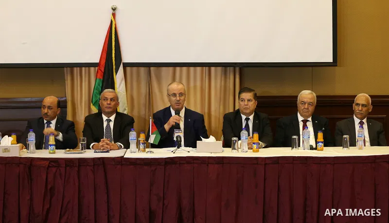 Palestinian Prime minister, Rami Hamadallah, meets with Members of factions and national forces, in Gaza city on October 4, 2017. Photo by Yasser Qudih