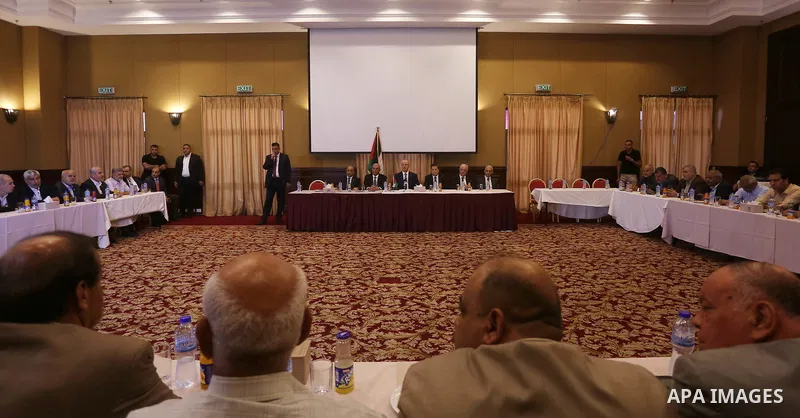 Palestinian Prime minister, Rami Hamadallah, meets with Members of factions and national forces, in Gaza city on October 4, 2017. Photo by Yasser Qudih