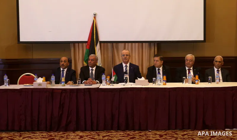 Palestinian Prime minister, Rami Hamadallah, meets with Members of factions and national forces, in Gaza city on October 4, 2017. Photo by Yasser Qudih