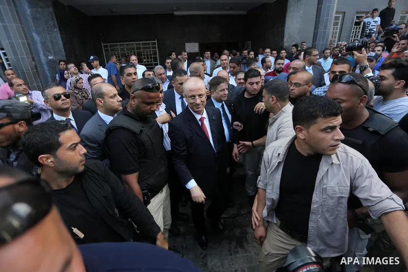 Palestinian prime minister Rami Hamdallah visits patients at Gaza City's Al-Shifa hospital on October 5, 2017. For three days it was all smiles as the Palestinian prime minister held talks in Gaza with Hamas but as the s...