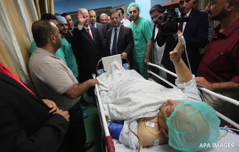 Palestinian prime minister Rami Hamdallah visits patients at Gaza City's Al-Shifa hospital on October 5, 2017. For three days it was all smiles as the Palestinian prime minister held talks in Gaza with Hamas but as the s...