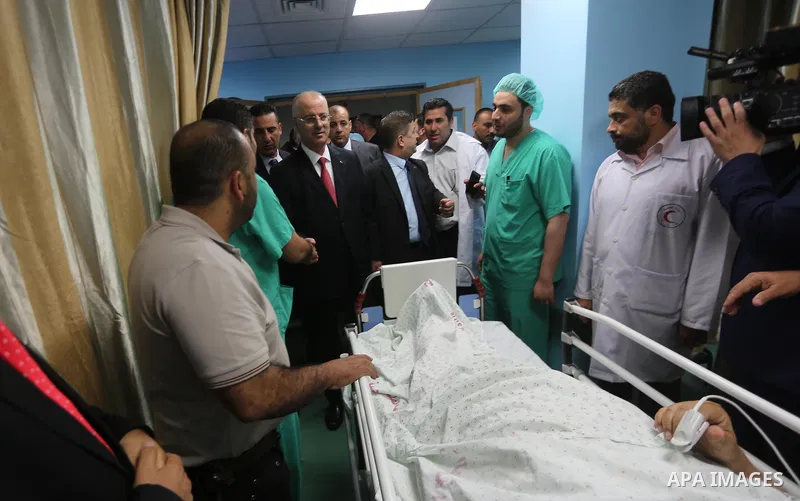 Palestinian prime minister Rami Hamdallah visits patients at Gaza City's Al-Shifa hospital on October 5, 2017. For three days it was all smiles as the Palestinian prime minister held talks in Gaza with Hamas but as the s...