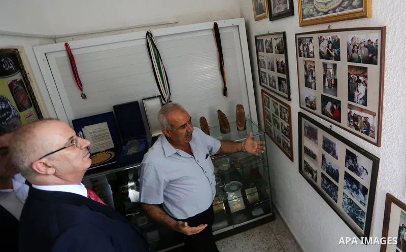 Palestinian prime minister Rami Hamdallah visits the house of late Palestinian leader Yasser Arafat, Gaza City on October 5, 2017. For three days it was all smiles as the Palestinian prime minister held talks in Gaza wit...