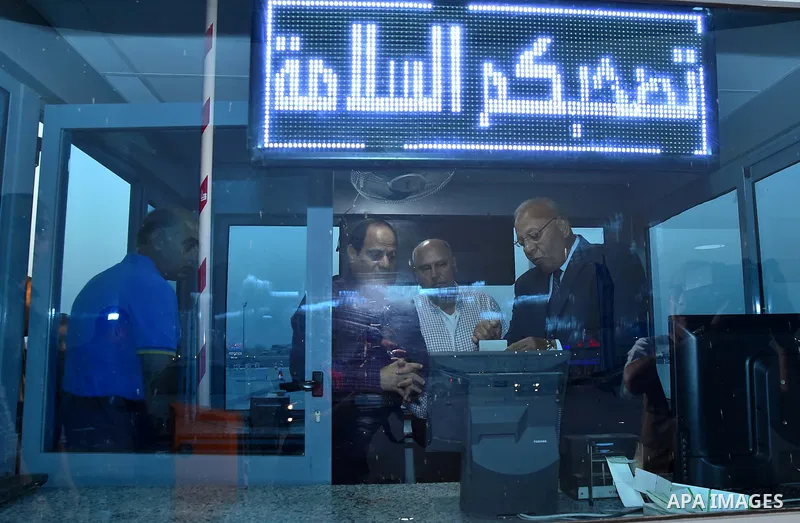 Egyptian President Abdel Fattah al-Sisi inspects projects of new roads, in Cairo, Egypt, on October 7, 2017. Photo by Egyptian President Office