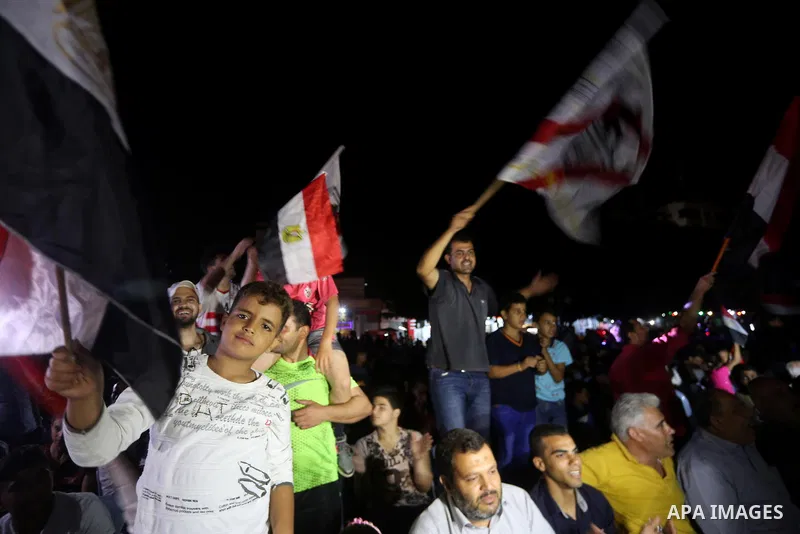 Palestinian fans watch the World Cup 2018 Africa qualifying football match between Egypt and Congo via large screens in Gaza City on October 8, 2017. Photo by Mohammed Asad