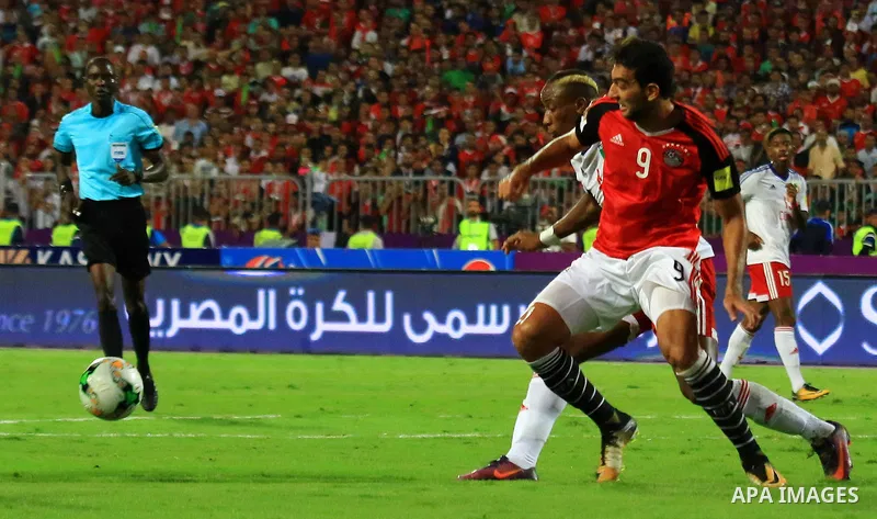 Egyptian players and Congo's players compete during their World Cup 2018 Africa qualifying match between Egypt and Congo at the Borg el-Arab stadium in Alexandria on October 8, 2017. Photo by Amr Sayed