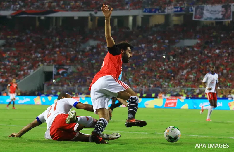 Egyptian players and Congo's players compete during their World Cup 2018 Africa qualifying match between Egypt and Congo at the Borg el-Arab stadium in Alexandria on October 8, 2017. Photo by Amr Sayed