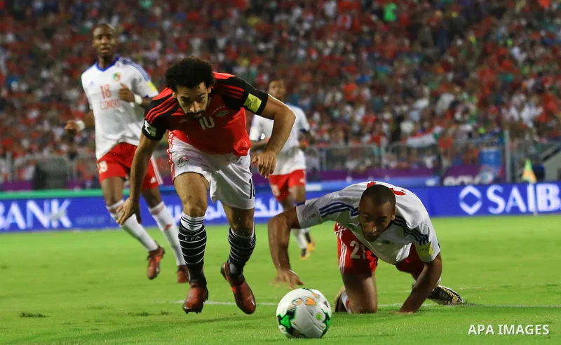 Egyptian players and Congo's players compete during their World Cup 2018 Africa qualifying match between Egypt and Congo at the Borg el-Arab stadium in Alexandria on October 8, 2017. Photo by Amr Sayed