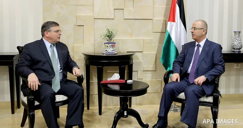 Palestinian Prime Minister, Rami Hamdallah, meets with US Consul General in Jerusalem Donald Blum, in the West Bank city of Ramallah, on October 9, 2017. Photo by Prime Minister Office