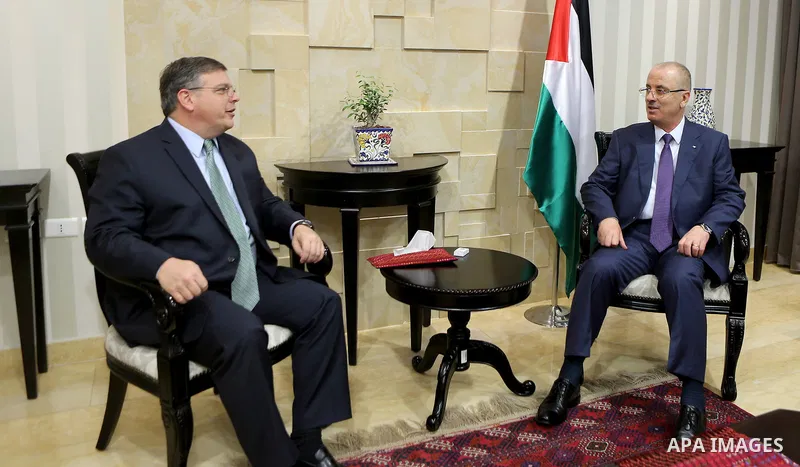 Palestinian Prime Minister, Rami Hamdallah, meets with US Consul General in Jerusalem Donald Blum, in the West Bank city of Ramallah, on October 9, 2017. Photo by Prime Minister Office
