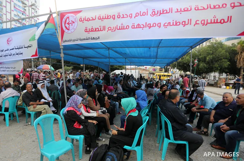 Palestinian supporters of Popular Front for the Liberation of Palestine (PFLP) take part in a rally to support of the Palestinian reconciliation, in Gaza city, on October 10, 2017. Photo by Mohammed Asad