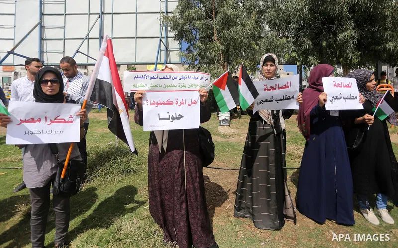 Palestinians take part in a rally to support of the Palestinian reconciliation, in Gaza city, on October 10, 2017. Photo by Mohammed Asad