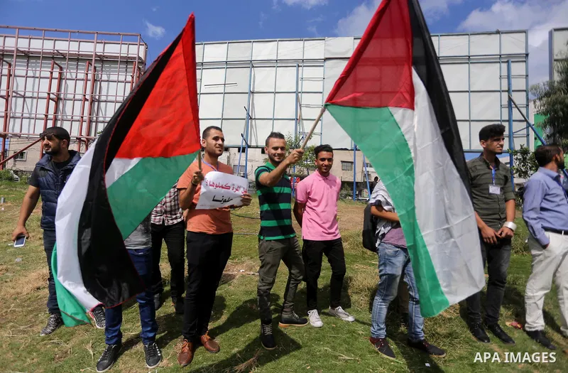Palestinians take part in a rally to support of the Palestinian reconciliation, in Gaza city, on October 10, 2017. Photo by Mohammed Asad