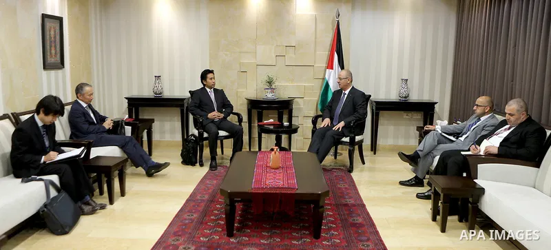 Palestinian Prime Minister, Rami Hamdallah, meets with Japanese Ambassador to Palestine Takeshi Okubo, in the West Bank city of Ramallah, on October 11, 2017. Photo by Prime Minister Office