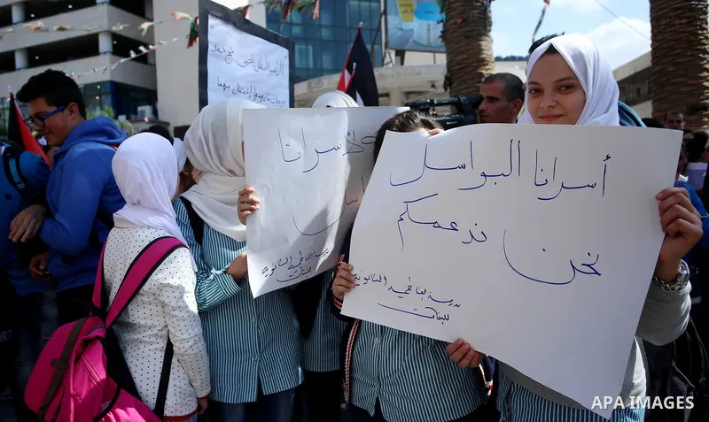 Palestinians take part in a protest to show solidarity with Palestinian prisoners held in Israeli jails, in the West Bank city of Nablus, on October 11, 2017. Photo by Ayman Ameen