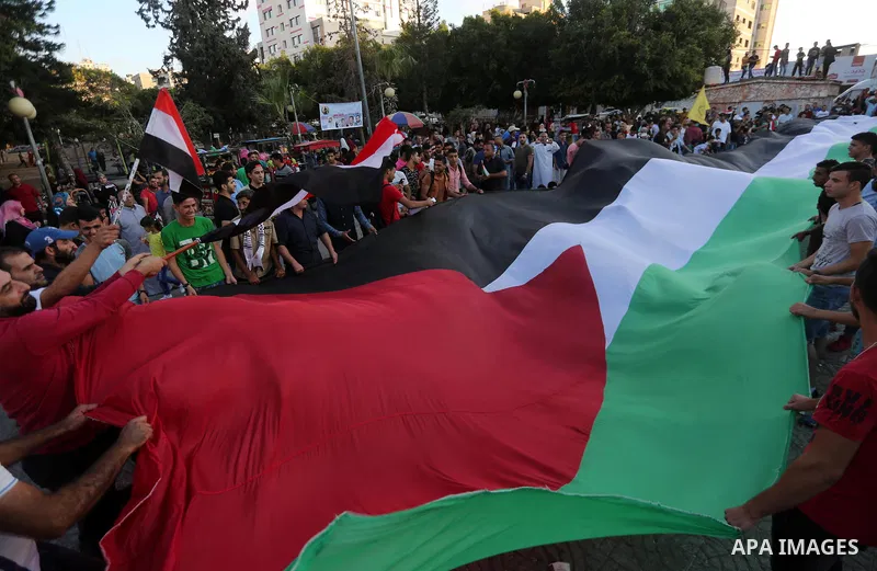 A group of people gather in front of the the Unknown Soldier's monument to celebrate after Hamas and Fatah have reached an agreement after talks held since Tuesday in the Egyptian capital of Cairo, in Gaza City, Gaza on...