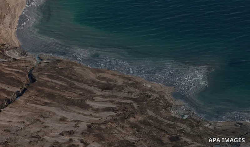 A picture taken on October 13, 2017 shows a view of part of the Dead Sea north of Ein Gedi. The Dead Sea has attracted visitors from around the Mediterranean basin for thousands of years. It was one of the world's first...