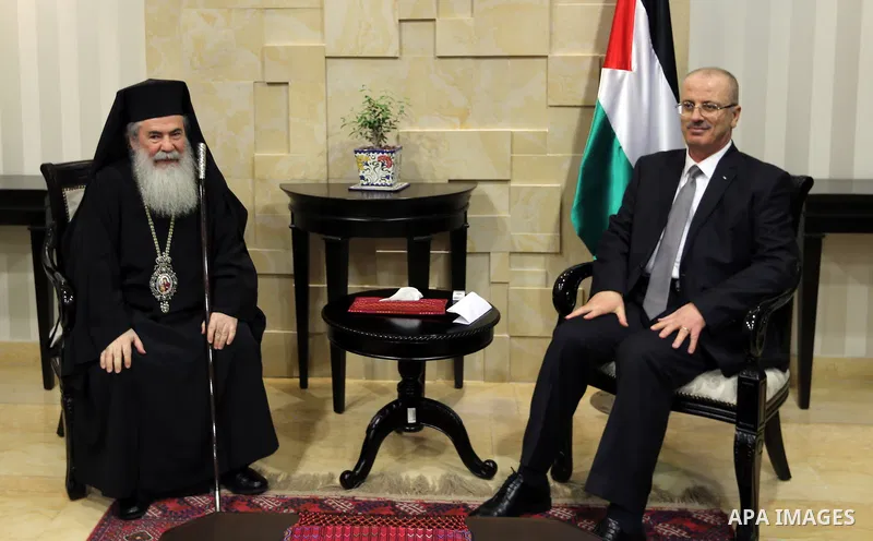 Palestinian Prime Minister, Rami Hamdallah meets with a delegation from the Roman Orthodox Patriarch, in the West Bank city of Ramallah, on October 17, 2017. Photo by Prime Minister Office