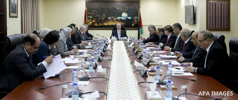 Palestinian Prime Minister, Rami Hamdallah, chairs a meeting of the Council of Ministers, in the West Bank city of Ramallah, on October 17, 2017. Photo by Prime Minister Office