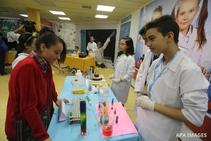 Palestinian students take part in a festival of the Science Days Palestine, at al Qattan Center in Gaza city on October 17, 2017. Photo by Mohammed Asad