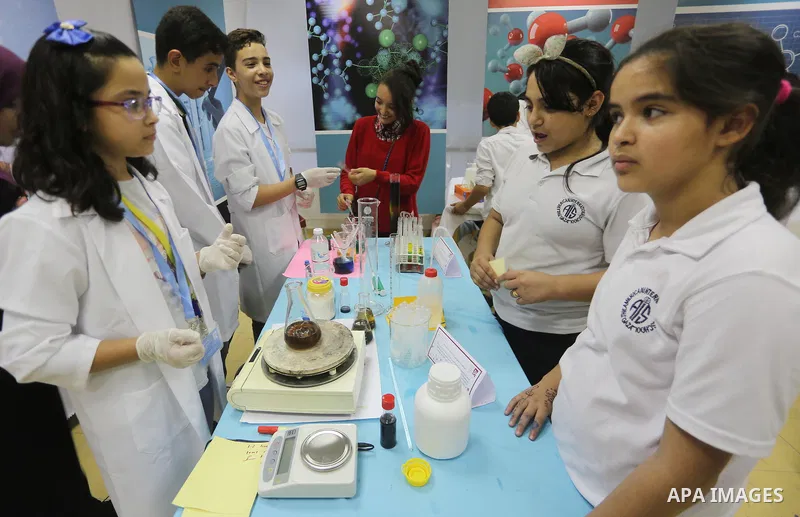 Palestinian students take part in a festival of the Science Days Palestine, at al Qattan Center in Gaza city on October 17, 2017. Photo by Mohammed Asad